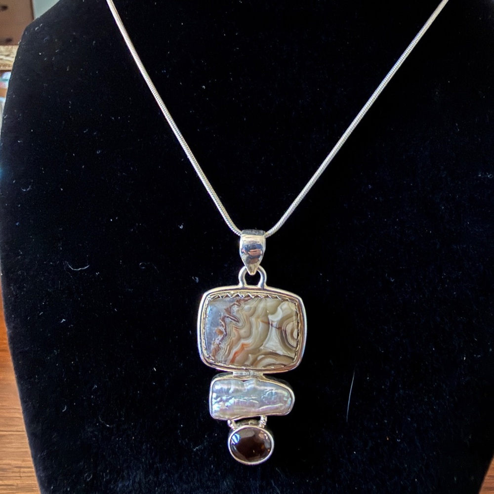 Sterling silver necklace with pendant